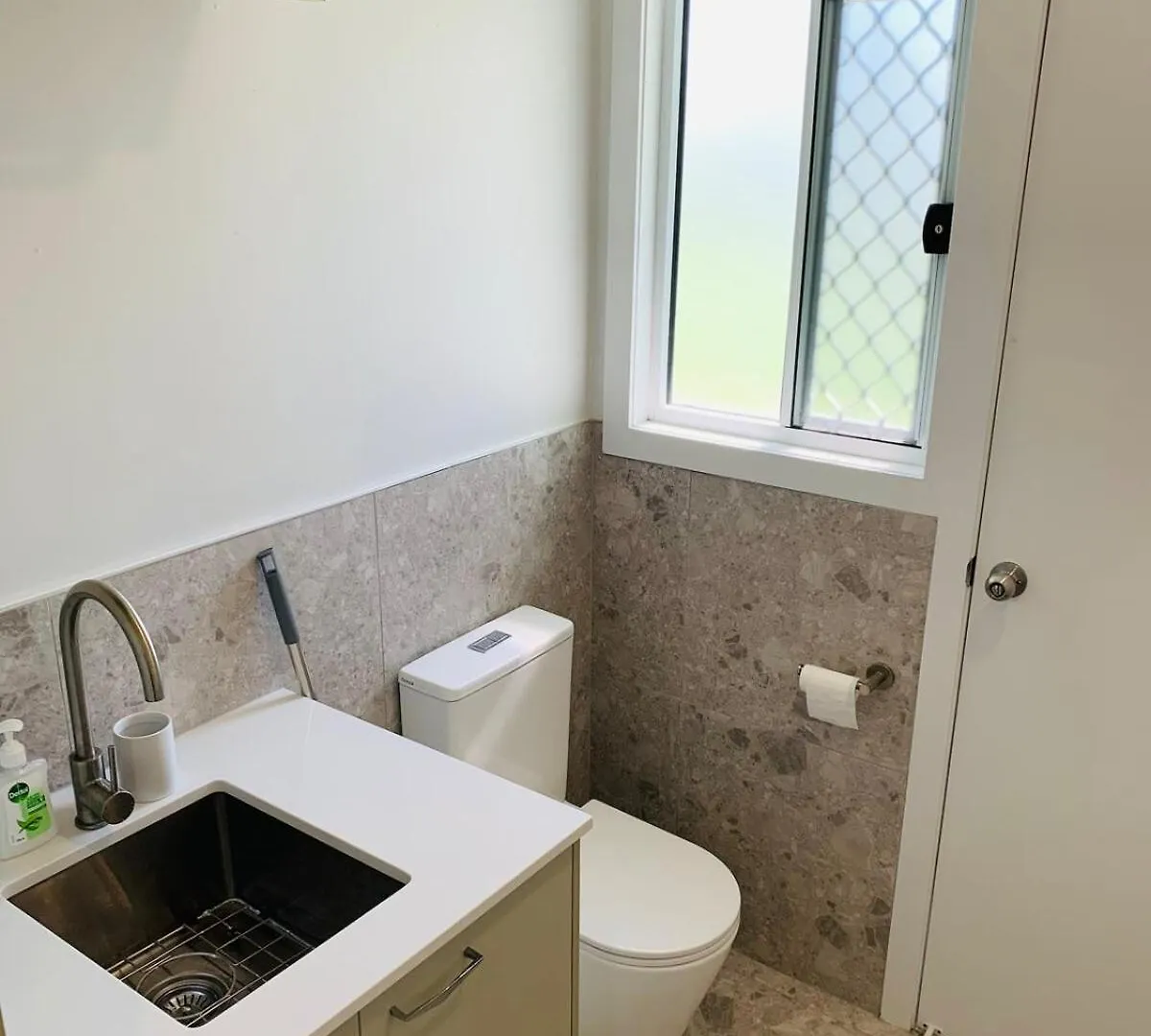 Peaceful Cottage-Style Home - Walk To Boondall Station - 12 Mins To Airport! Brisbane Semesterbostad