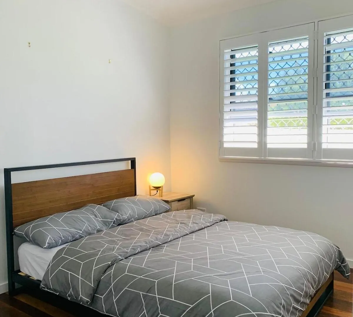 Peaceful Cottage-Style Home - Walk To Boondall Station - 12 Mins To Airport! Brisbane Nyaraló